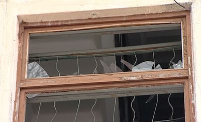 В управляющих компаниях Челябинска целые внутренние стекла  ставили  вместо выбитых уличных